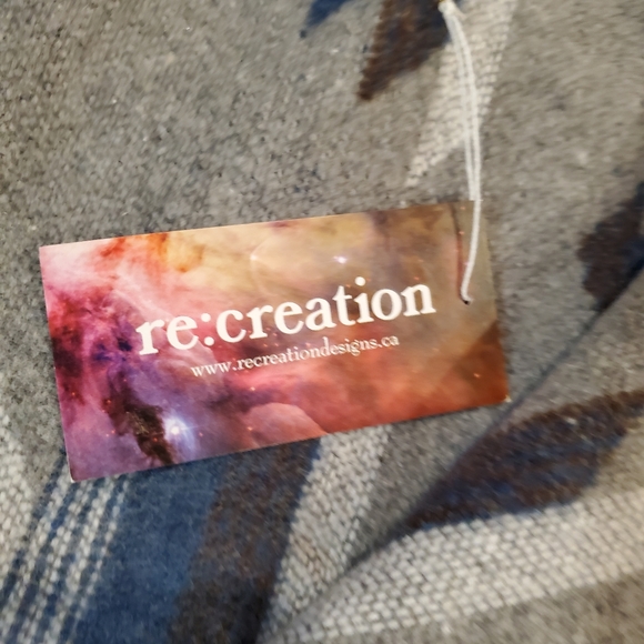 Adorable cape/poncho brand new - Picture 3 of 4